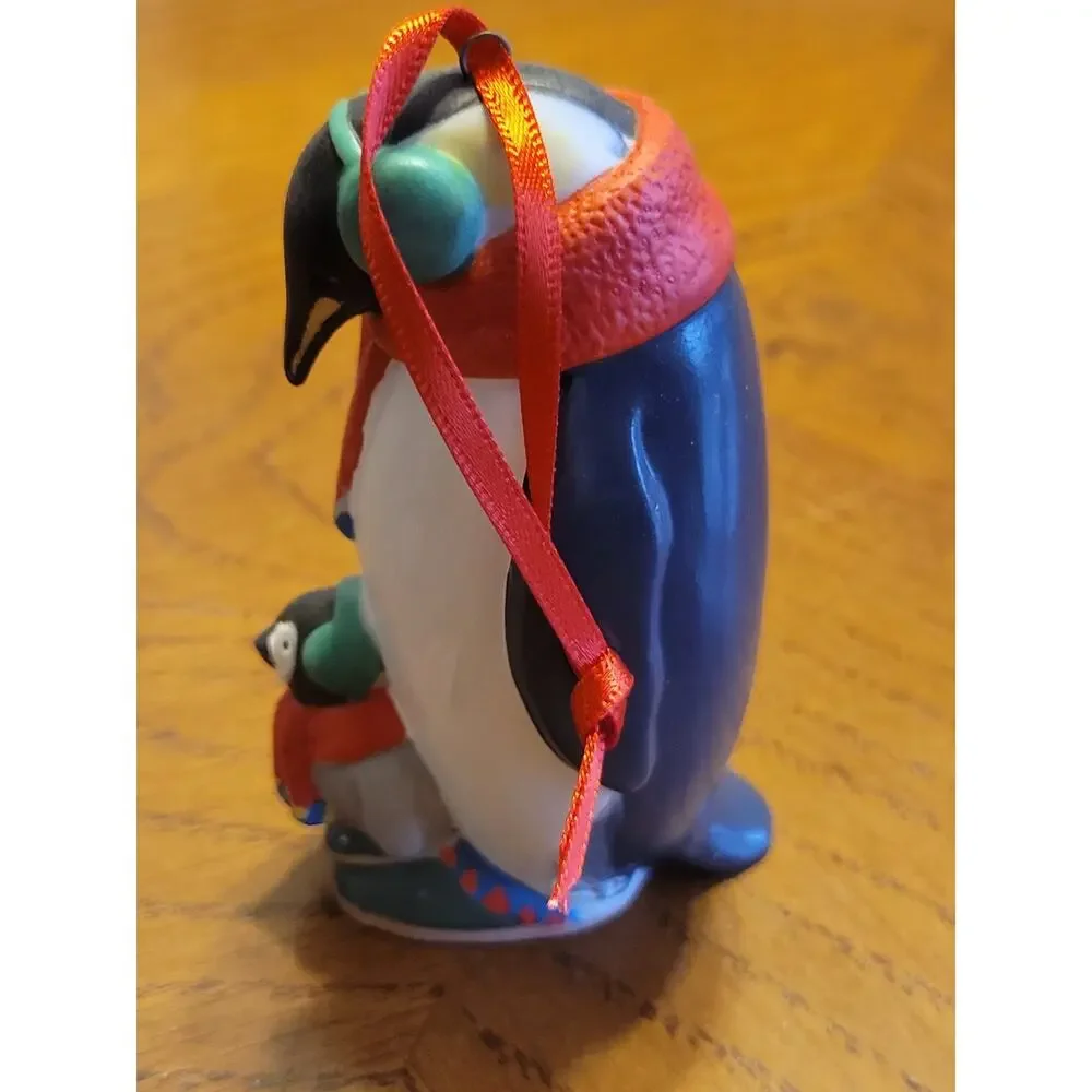 Hallmark Keepsake 2001 Safe and Snug Mother Baby Penguin Christmas‎ Ornament